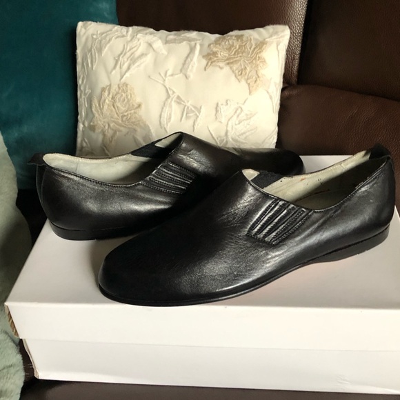 Charles Jourdan Monsieur Black Slip- On Loafer - Picture 2 of 6